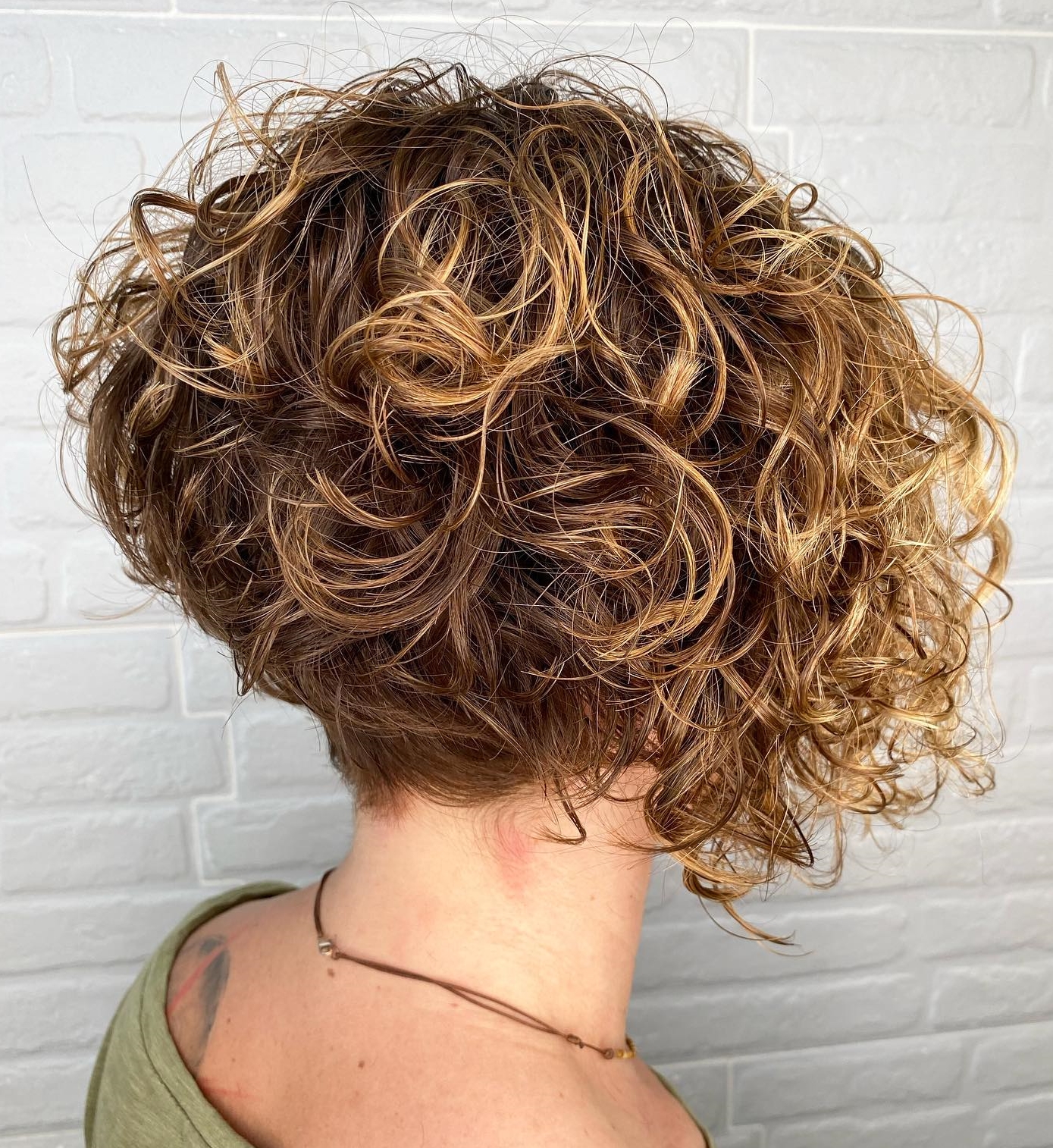 30 Fabulous Wavy and Curly Bob Haircuts for Your New Look