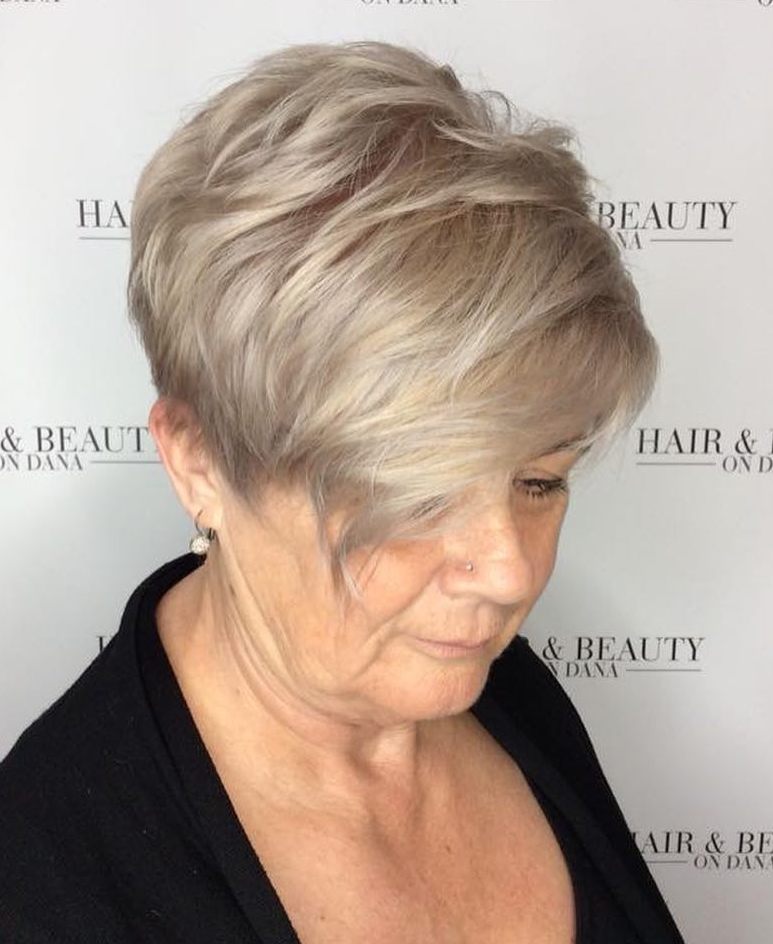 30 Youthful Haircuts for Older Women Having a Moment Right Now
