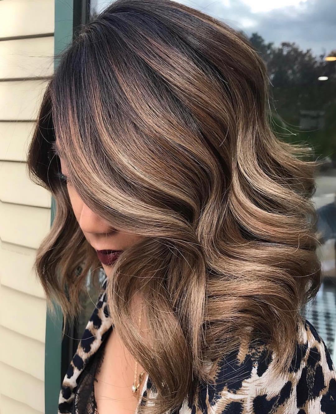 Shoulder-Length Brown Balayage Hairstyle