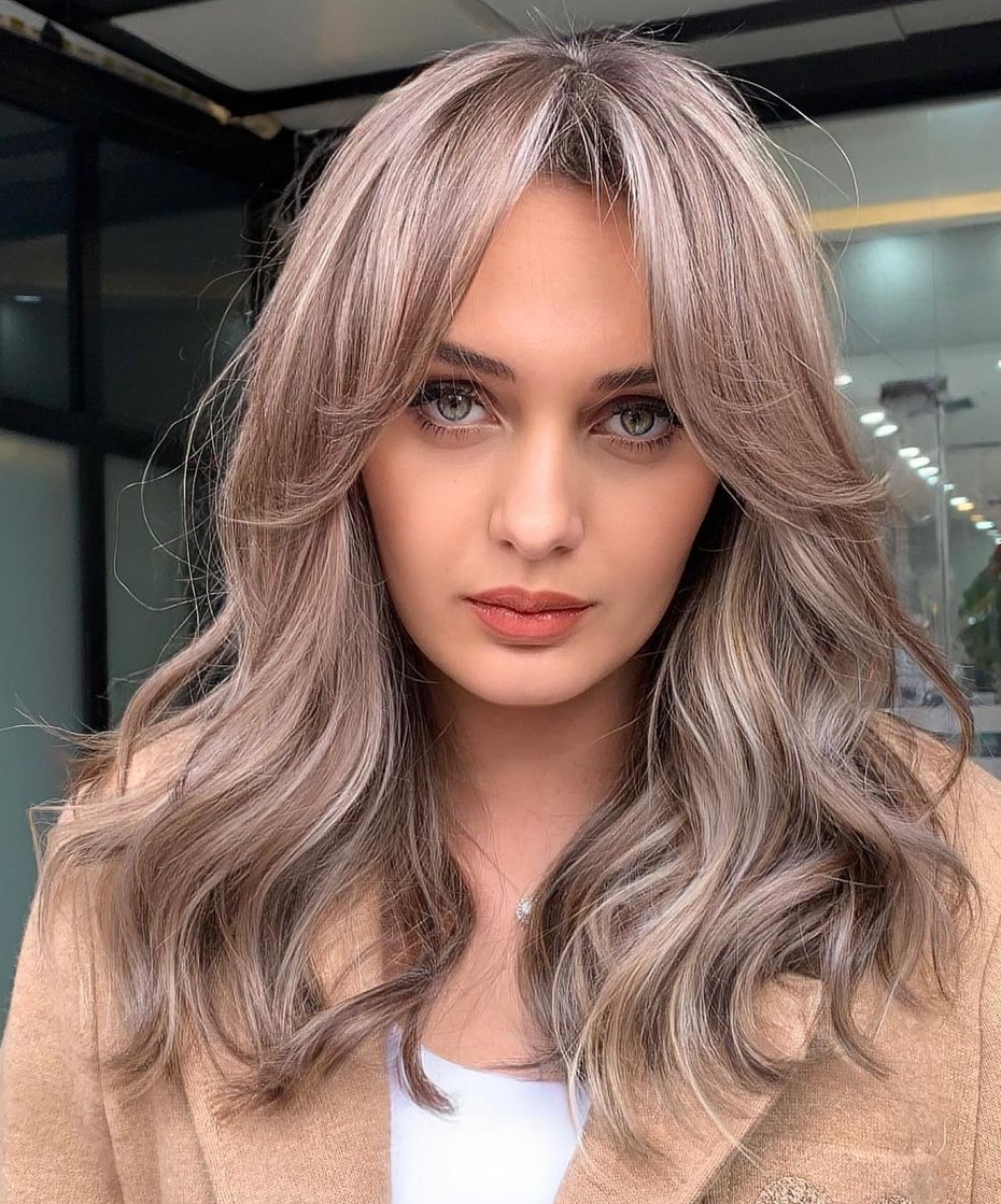 Beige Silver Hair Color on Shoulder Length Cut