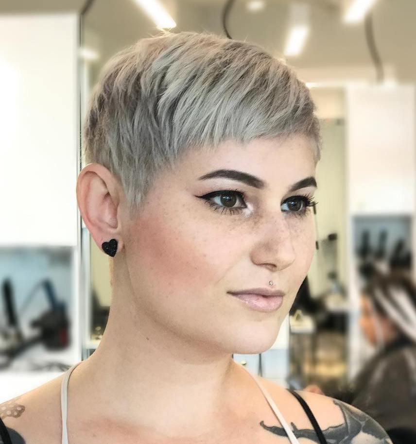 Short Side-Swept Silver Blonde Cut